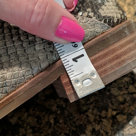 Lucky Brand slip on shoes 7 1/2 - Picture 3 of 7